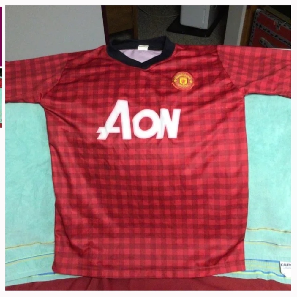 MANCHESTER UNITED shirt